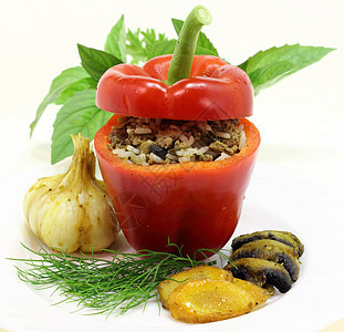 胡椒烹饪美食红色萝卜盘子营养食物蔬菜白色香菜图片