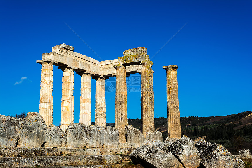 古代内梅亚的宙斯寺考古学石头废墟首都蓝天地标历史寺庙文化柱子图片