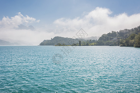 太阳月球湖风光水平天空森林风景旅游太阳蓝色场景爬坡旅行图片