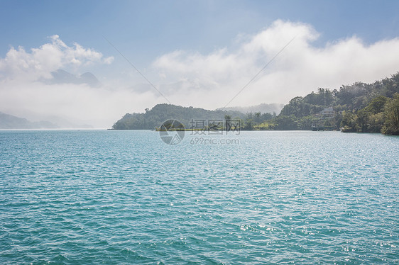 太阳月球湖风光水平天空森林风景旅游太阳蓝色场景爬坡旅行图片