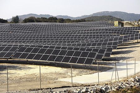 法国光伏发电太阳能发电厂植物生态控制板技术工业太阳安装绿色光伏场地图片