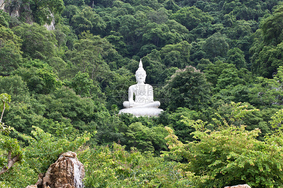 佛像阳光寺庙青铜太阳旅行天空游客艺术花园冥想图片