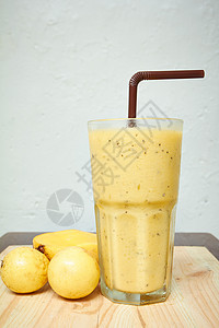 冰滑果汁 芒果和激情果图片