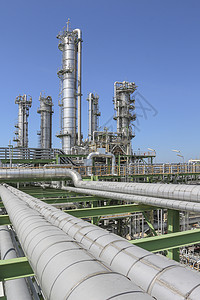 石油和化学炼油厂工厂制造业环境烟囱金属天空工程贮存工业生产图片