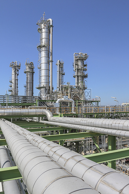 石油和化学炼油厂工厂制造业环境烟囱金属天空工程贮存工业生产图片