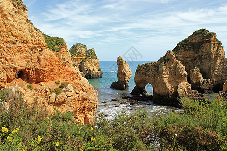 悬崖风景赭石侵蚀旅游岩石海洋海岸线石窟天空海岸图片