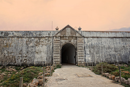 Sagres地势崎岖的Sagres堡垒入口图片