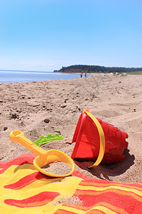 海滩玩具毛巾红色旅行天空假期黄色蓝色乐趣旅游海事图片