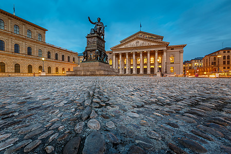 慕尼黑国家剧院 位于鹅卵石天空文化历史景观雕像剧院地标音乐国家图片