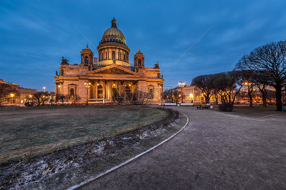 圣伊萨克教堂在俄罗斯圣彼得堡的晚夜历史性圆顶旅行柱廊旅游大教堂蓝色天空宗教正方形图片