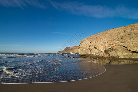 卡博德加塔的蒙苏尔海滩自然公园岩石水平海岸线波浪海岸塔角火山图片