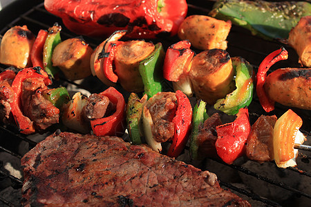 烤肉和牛排香肠红色食物吃饭烤串木炭牛扒蔬菜时间烹饪图片