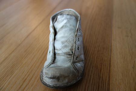 我的第一双鞋女孩皮革童年孩子孩子们回忆婴儿手工图片