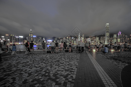 香港夜景来自九龙的香港天线摩天大楼夜景办公大楼城市全景顶峰地标场景市中心阴霾背景