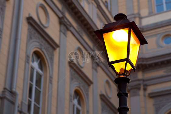 街路灯灯笼玻璃白炽灯装饰品灯泡城市橙子街道金属蓝色图片
