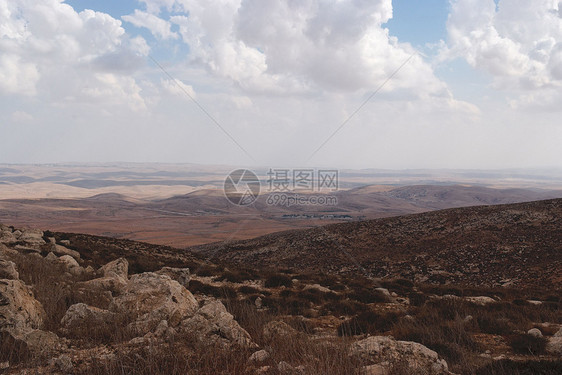 希布伦山南坡 地平线上有内盖夫沙漠图片