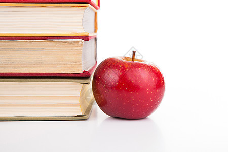 带有红苹果的堆叠书白色小说页数教育阅读艺术文学红色图片