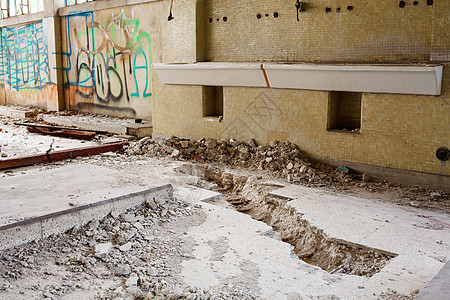 废弃建筑场景环境灰尘地震废墟涂鸦拆除水泥房子灾难图片