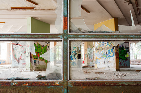 废弃建筑水泥场景房子保险灰尘绘画环境休息窗户地震图片
