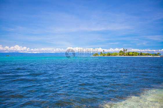 菲律宾美丽的热带无人居住的岛屿 6月26日至28日蓝色海洋处女海滩海岸线天堂棕榈海浪海岸图片