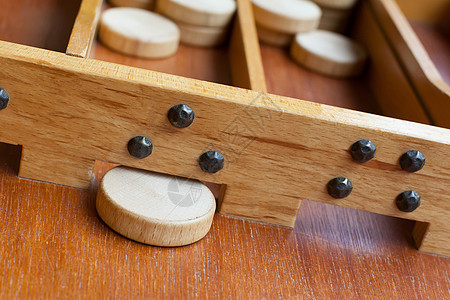 典型的杜奇木木板游戏  Sjoelen木头游戏家庭追求文化指甲爱好竞赛沙狐运动图片