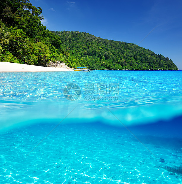 有白沙底水下视图的海滩天空热带岩石海景旅行石头海洋风景假期蓝色图片
