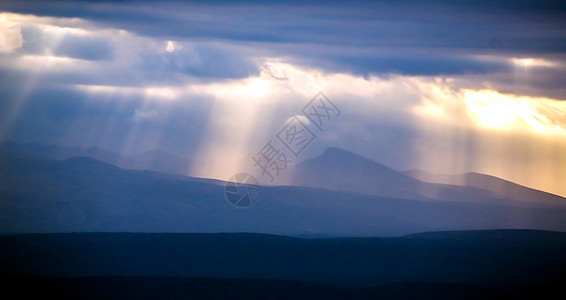 日落山风景高地射线旅游天空蓝色阳光山脉太阳天气图片