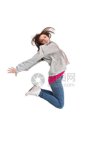 年轻美女跳跃图片