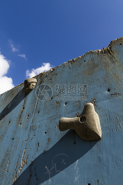 旧的爬墙木头登山蓝色休闲健身运动建筑登山者建筑物攀岩图片