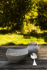 Oat 乌亚健康饮食桌子勺子谷物木头服务产品阴影植物食物图片