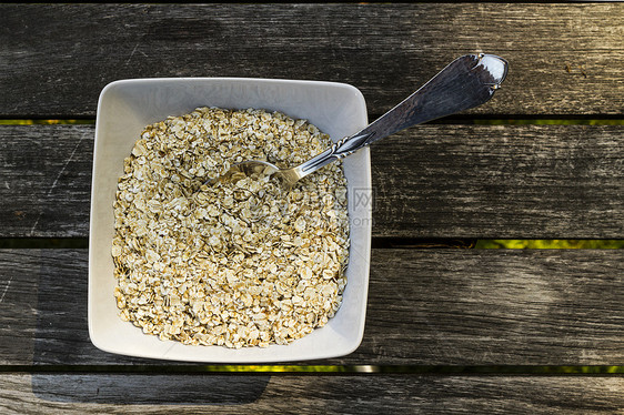 Oat 乌亚阴影产品服务太阳健康饮食白色桌子植物棕色食物图片