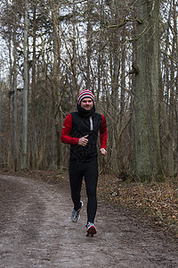 森林运行运动员精神年轻人吸引力美容活动跑步福利男士生活方式图片
