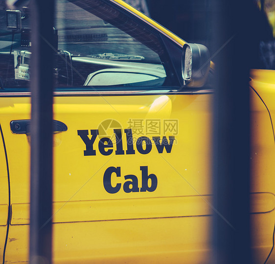 重新过滤的黄色出租车图片
