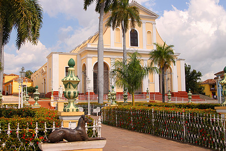 特立尼达 古巴建筑公园旅游花朵旅行殖民绿色长凳树木市长广场图片