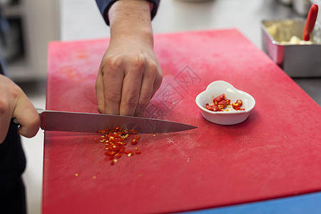 厨师切红辣椒就业餐厅食堂饮食男人厨房厨具营养酒店蔬菜图片