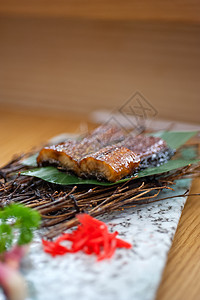 日式烤食物熏制酱油餐厅海鲜美味鳗鱼午餐盘子美食图片