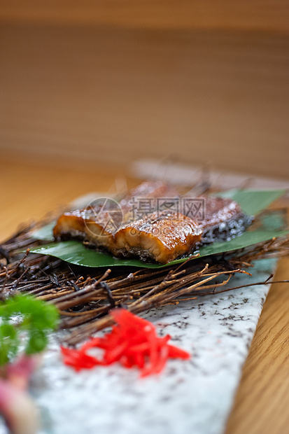 日式烤食物熏制酱油餐厅海鲜美味鳗鱼午餐盘子美食图片