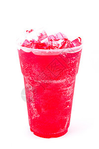 塑料杯中新鲜 冰冷的冰水立方体可乐苏打宏观工作室气泡充气食物流动饮料图片