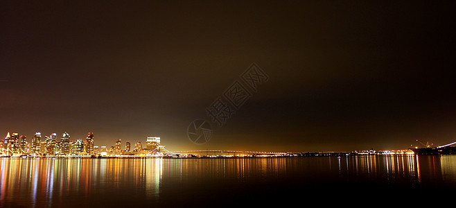 圣地亚哥天线夜建筑城市市中心旅游港口码头摩天大楼场景天际游客图片