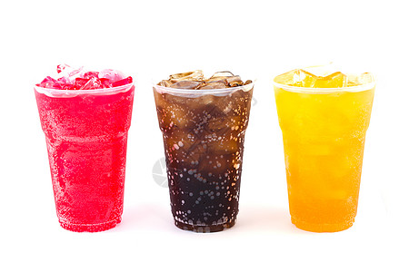塑料杯中新鲜 冰冷的冰水茶点液体立方体反射食物嘶嘶宏观苏打充气饮料图片