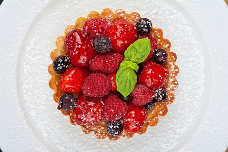 新鲜果子蛋糕小吃糕点叶子水果甜点巧克力美食奶油盘子餐厅图片