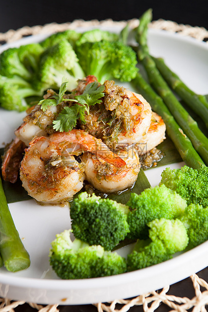 带蔬菜的虾类运动对虾午餐香菜黄油化合物饮食餐厅宏观海鲜美食图片
