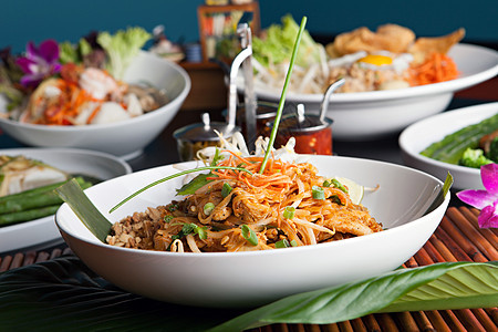 泰泰山鸡肉烹饪对虾面条美食食物菜肴香葱餐厅筷子花生图片