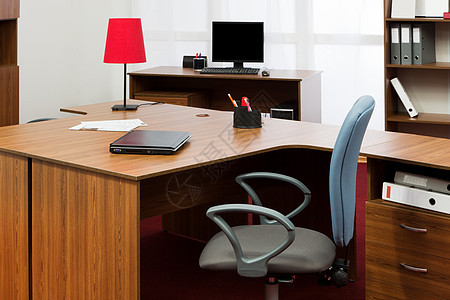 现代办公室服务台监视器窗帘房间奢华桌子蓝色木头薄纱家具电脑图片