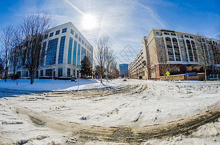 Pidmont镇中心周围的冬季街道场景c建筑学晴天数控天空城市建筑物蓝色图片