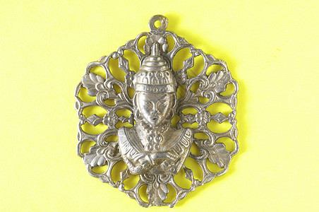 银佛潘丹珠配饰上帝冥想护身符信仰崇拜项链金子手工珠宝背景图片