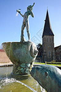 喷泉和教堂图片