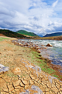 江河裂缝岩石森林环境村庄国家生态鹅卵石爬坡急流图片