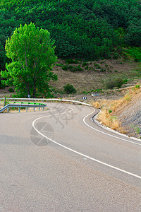 山区公路森林裂缝山峰运输旅行环境国家岩石村庄顶峰图片