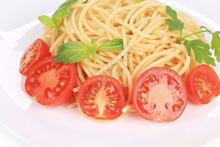 意大利面条加西红柿和烤肉养分香菜餐厅美食黄色厨房营养盘子食谱白色图片